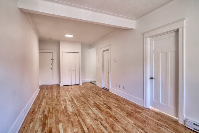 Photo du bâtiment - 6885-6891 Sherbrooke west