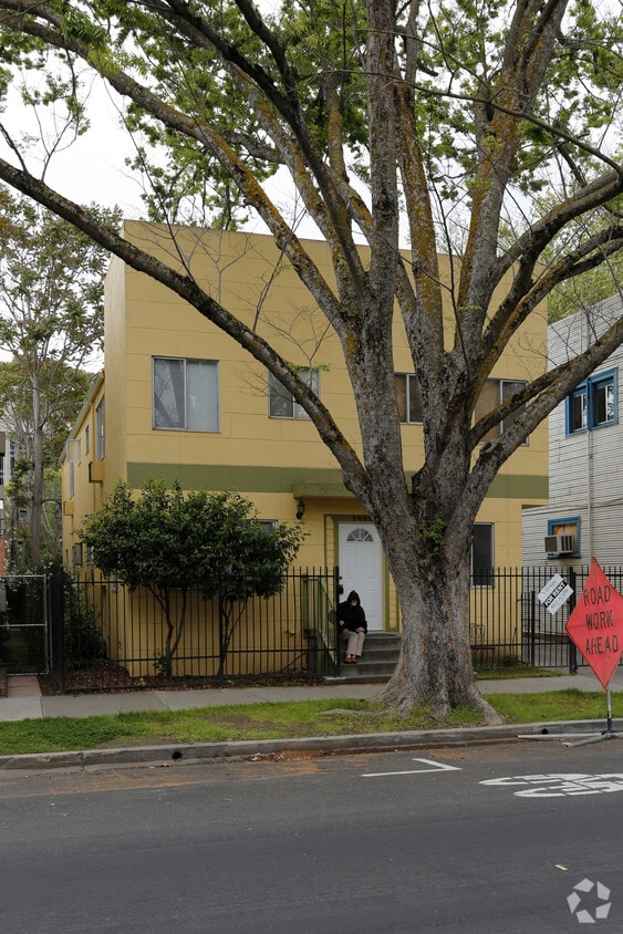 Building Photo - 1408 G St