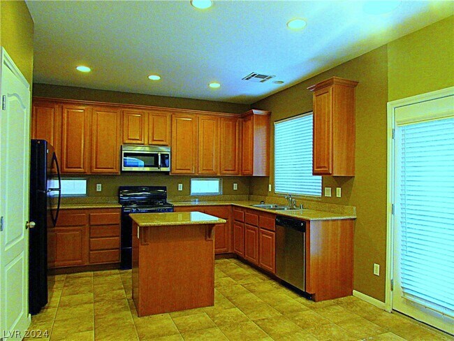 Building Photo - 673 Taliput Palm Pl