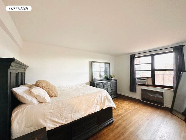 Building Photo - 52-25 39th Rd