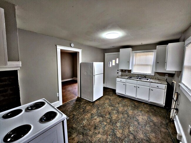 Building Photo - HOUSE FOR RENT - DECATUR