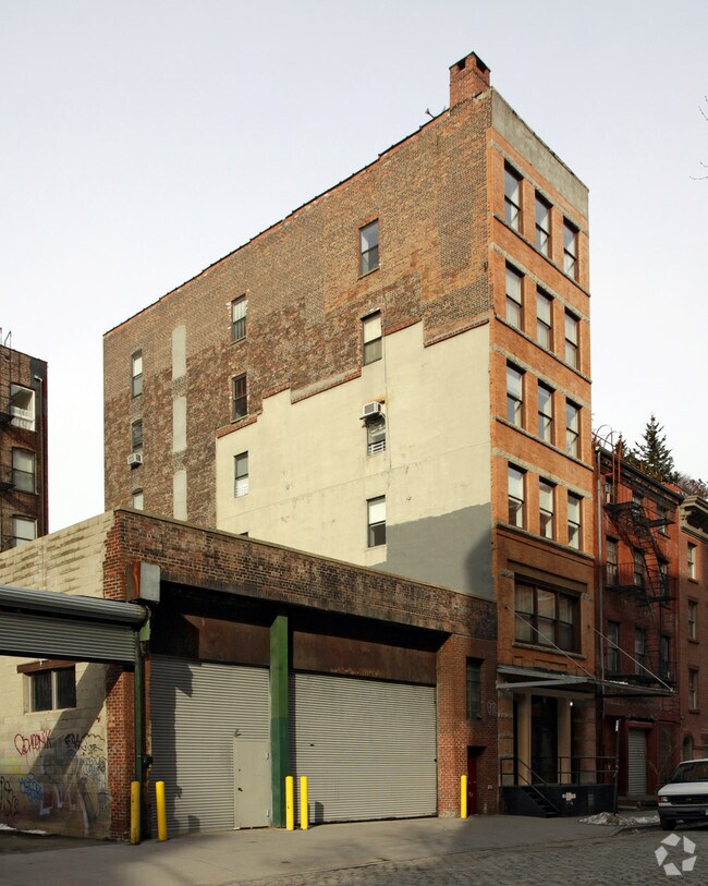 Foto principal - 448 Greenwich St