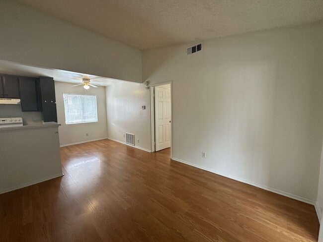 Foto del edificio - 3653 Oak Creek Dr