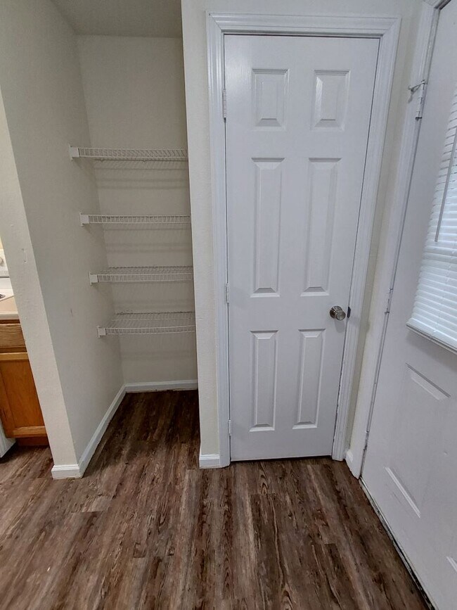 Foto del edificio - 15143 Deer Creek Dr