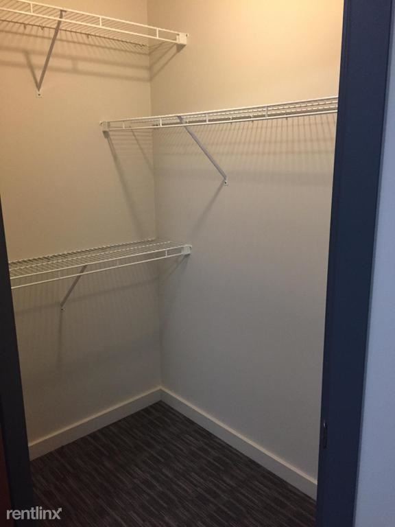 Primary Photo - 200 Cowan St