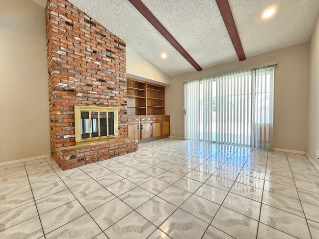 Building Photo - Beautiful interior and Convenient feature!...