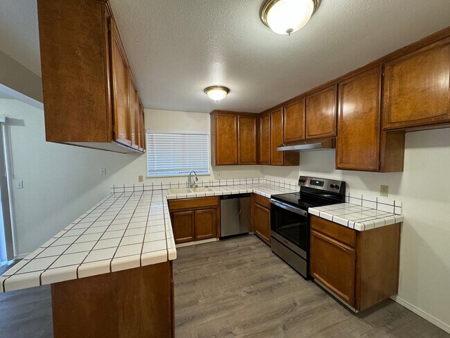 Building Photo - 953
