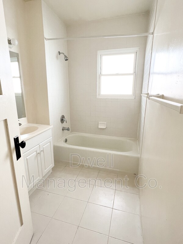 Building Photo - 1629 Brookes Ave