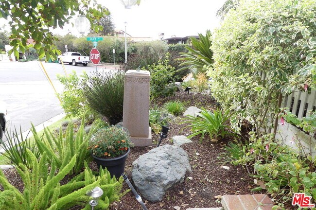 Foto del edificio - 100 Chiquita St