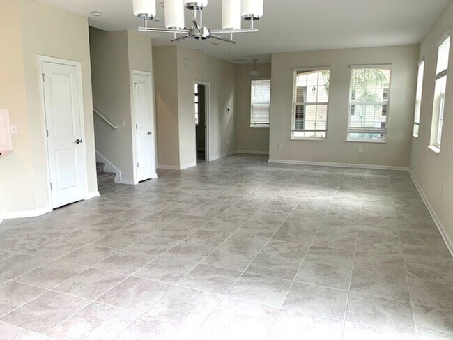 Building Photo - 5 Bedroom / 3 Bath Town home with 2 car ga...