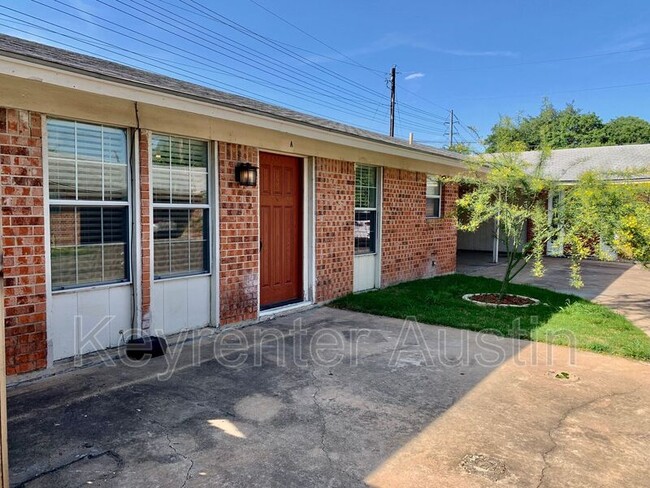 Building Photo - 2408 Ventura Dr