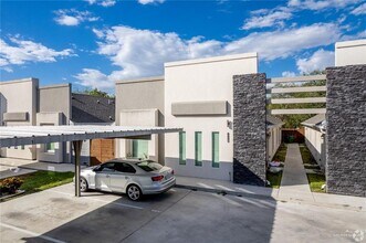 Building Photo - 12 West Dr