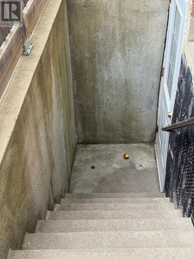 Photo du bâtiment - 427 Comiskey Crescent