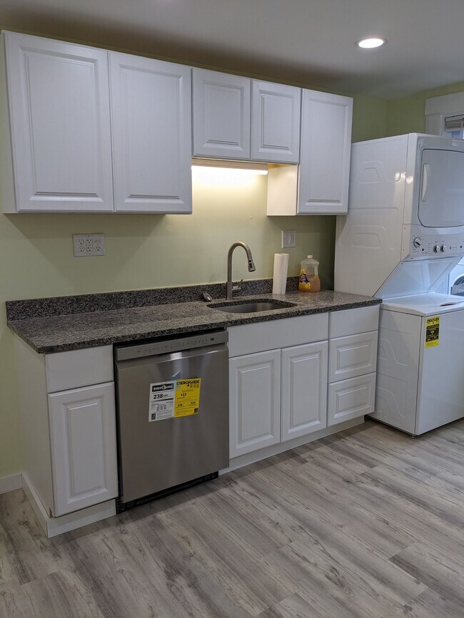 Photo - 23 Middle St Apartments