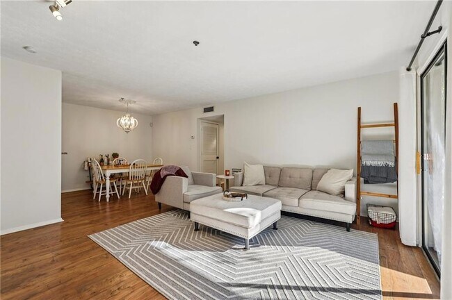 Foto del edificio - 1602 Cumberland Ct SE