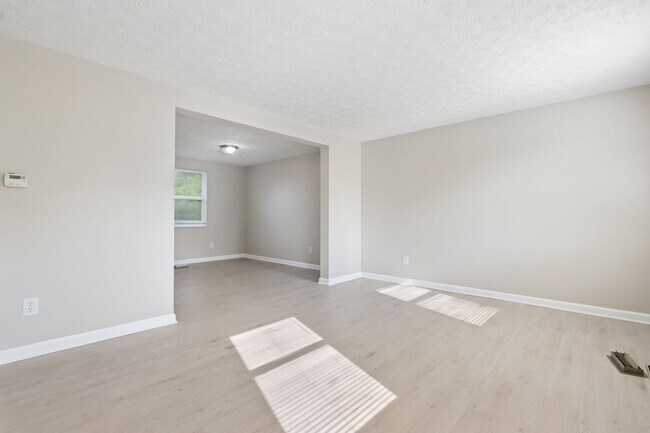 Foto del edificio - 953 S Spring Rd