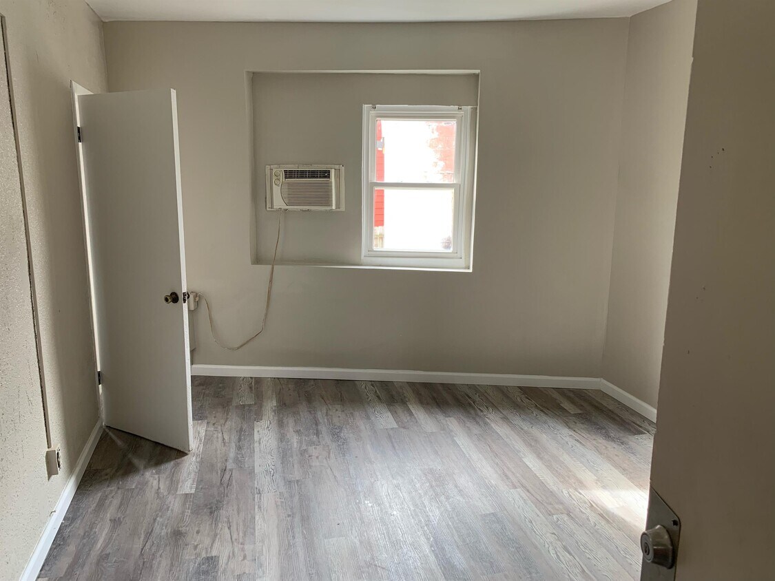 9982 S Broadway Unit 3R, St. Louis, MO 63125 Room for Rent in St