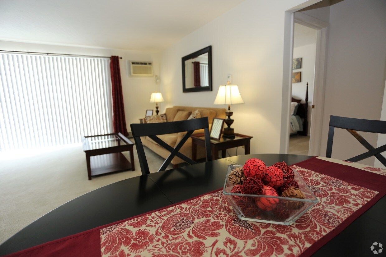 Walnut Hill Apartments North Royalton, OH