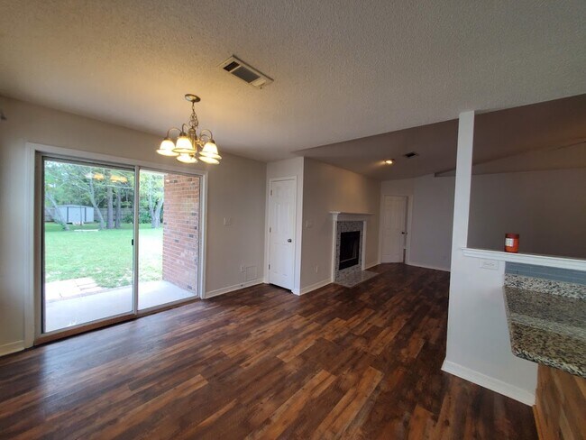 Foto del edificio - 1516 Oakhill Rd