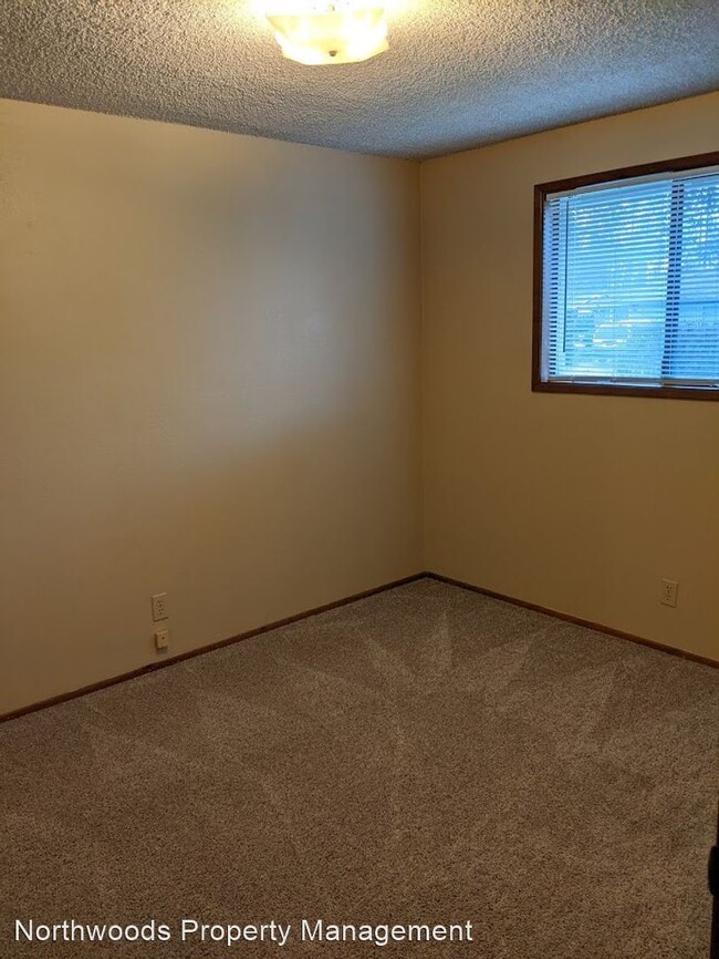 Building Photo - 3 br, 2 bath House - 4824 Daisy St.