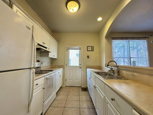 Building Photo - 107 Givens Ln