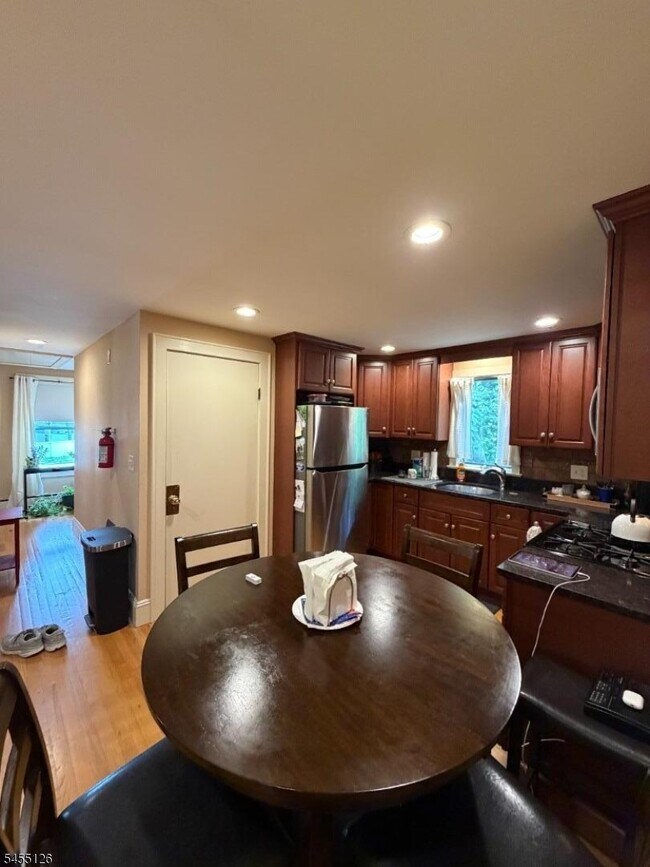 Foto del edificio - 224 Pompton Ave