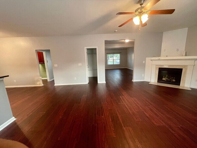 Foto del edificio - Stunning 4BR House in Charlotte