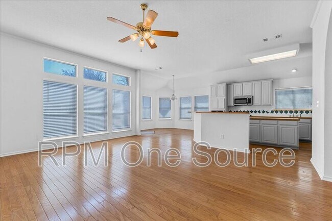 Building Photo - 8408 Falconet Cir