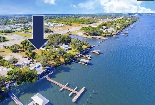 Foto del edificio - 4295 US-1