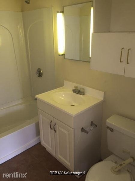Foto del edificio - 1 br, 1 bath Apartment - 263 Main St