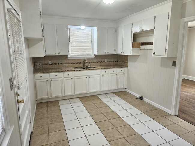 Building Photo - 104 Hutto Ct