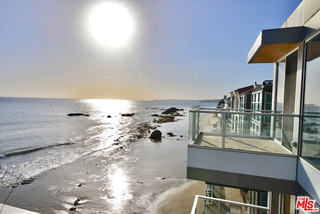 Foto del edificio - 24826 Malibu Rd