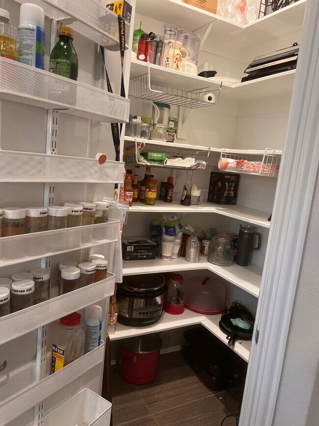 Foto del edificio - Stunning House with Neighborhood Pool in L...