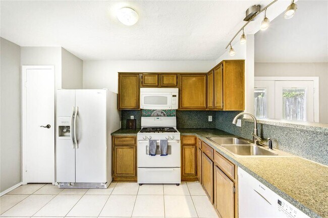 Foto del edificio - 5207 Beaverhill Dr