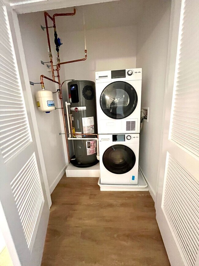 Foto del edificio - New building with garage parking