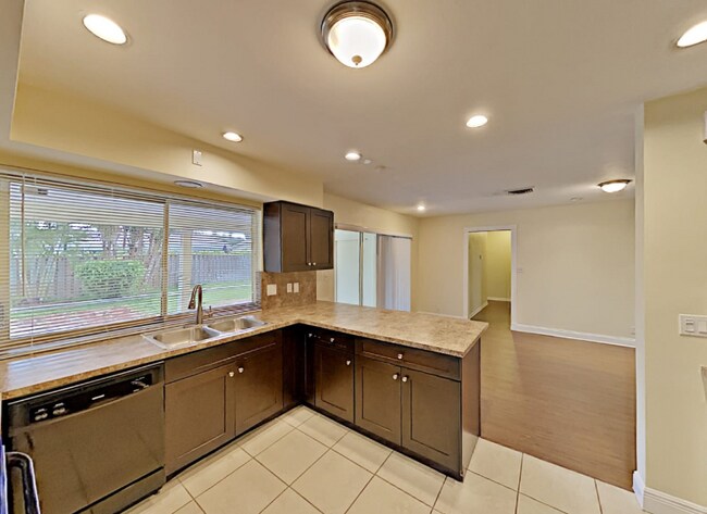 Foto del edificio - 4444 NE 29th Ave