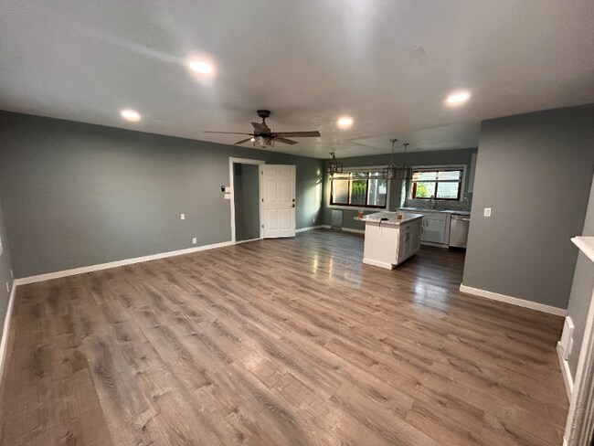 Building Photo - 8465 SW Pfaffle St