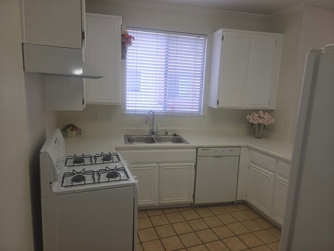 Foto del edificio - 13901 Olive View Ln