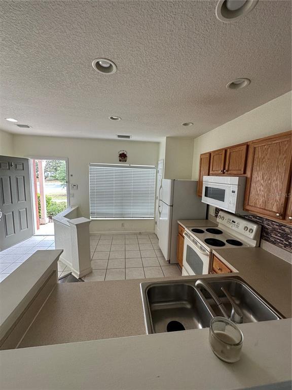 Building Photo - 4452 SW 49th Ave