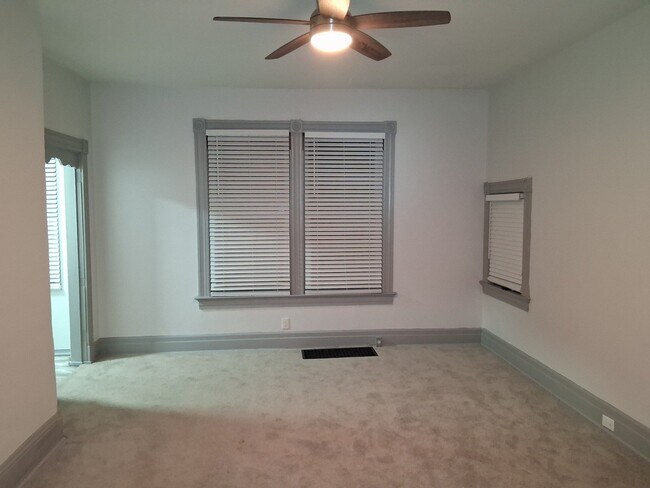 Foto del edificio - 4923 Marion Ave