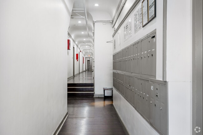 Pasillo - New Hampshire Manor