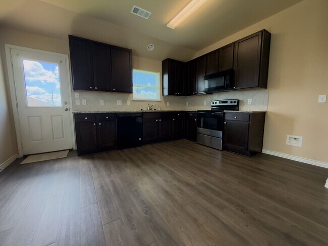 Foto del edificio - Pleasant 3 Bed / 2 Bath Home AVAILABLE NOW to rent in Ennis, TX