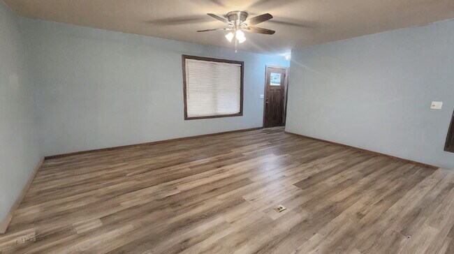 Foto del edificio - Large Modern 2022 Built 2 Bedroom, 2 Bathroom Accessible Twinhome with 2 Car Attached Garage! - 5...