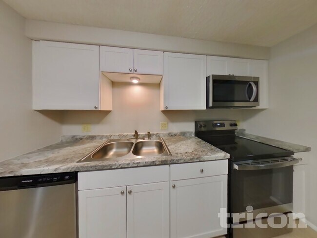 Building Photo - 8338 Knotts Landing Dr E