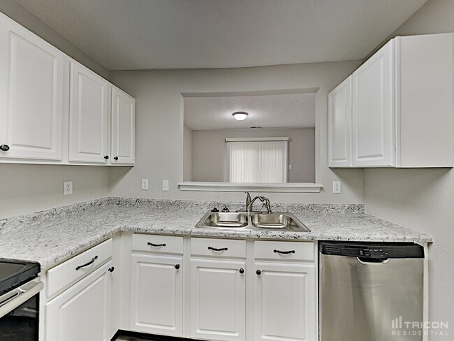 Foto del edificio - 4473 Redcliff N Ln