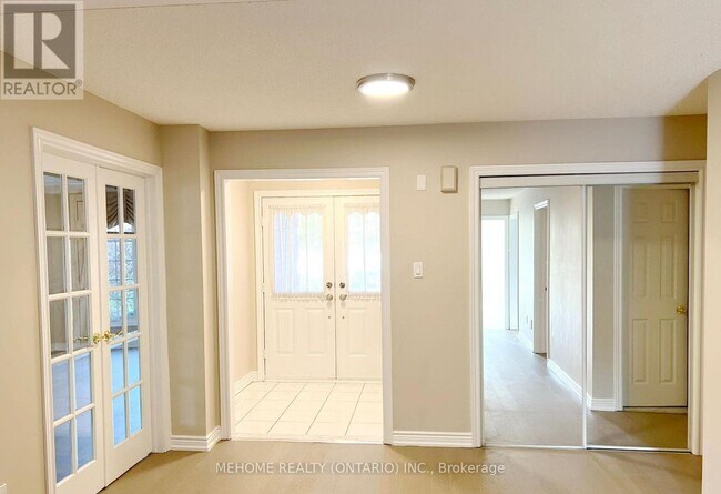 Photo du bâtiment - 2037 Schoolmaster Cir