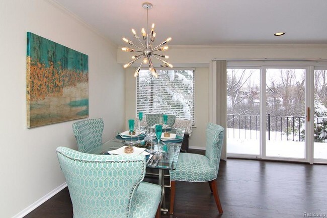 Foto del edificio - 984 Stratford Ln E