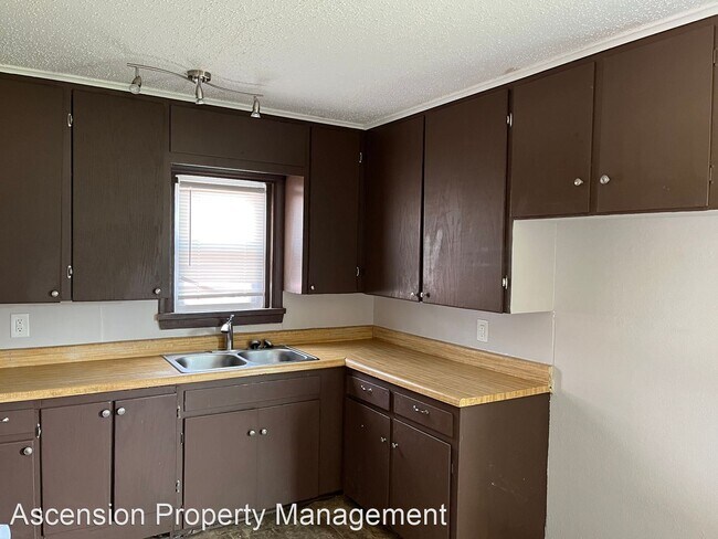 Building Photo - 4 br, 1 bath House - 3215 N Garrison Ave