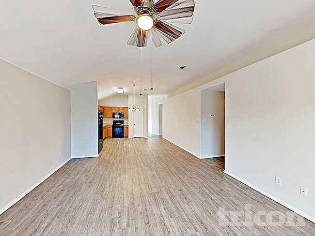 Foto del edificio - 1015 James Donald Ln