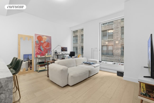 Building Photo - 215 W 28th St